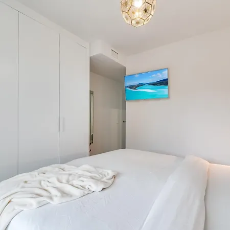 Appartement Elegant 2 Bdrm Minimalist W Pool & Bbq Marbellac