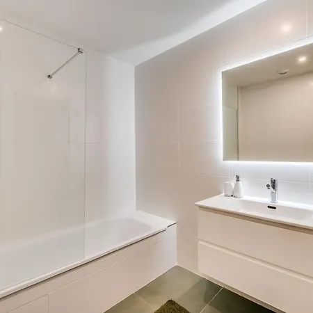 Appartement Elegant 2 Bdrm Minimalist W Pool & Bbq Marbellac