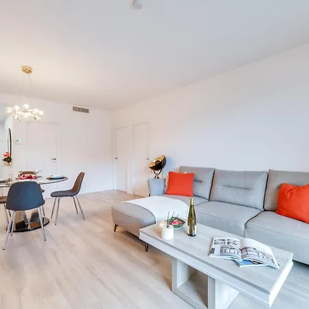 Appartement Elegant 2 Bdrm Minimalist W Pool & Bbq Marbellac