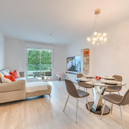 Appartement Elegant 2 Bdrm Minimalist W Pool & Bbq Marbellac