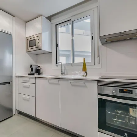 Apartment Elegant 2 Bdrm Minimalist W Pool & Bbq